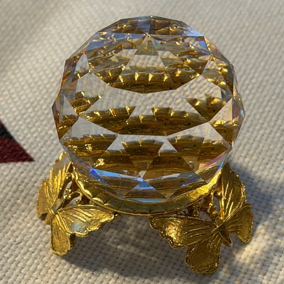 Vintage Faceted Crystal Glass Ball Suncatcher with Attached Gold Butterfly Stand - Picture 6 of 7